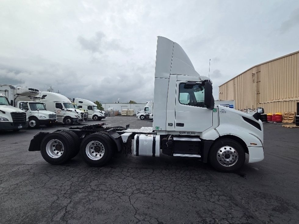Day Cab Tractor-Heavy Duty Tractors-Volvo-2021-VNL64T300-Kent-WA-232,350\n\t\tmiles-$ 69,250 - Image 8