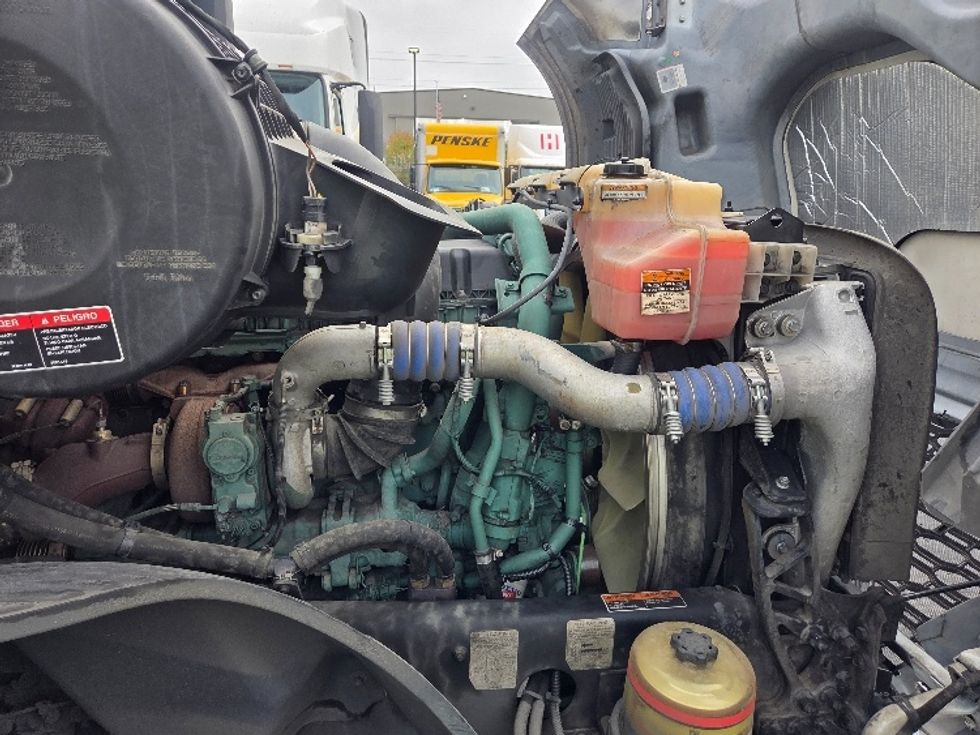 Day Cab Tractor-Heavy Duty Tractors-Volvo-2021-VNL64T300-Kent-WA-232,715\n\t\tmiles-$ 69,000 - Image 15
