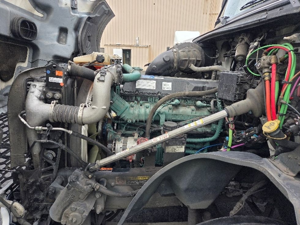 Day Cab Tractor-Heavy Duty Tractors-Volvo-2021-VNL64T300-Kent-WA-232,715\n\t\tmiles-$ 69,000 - Image 16