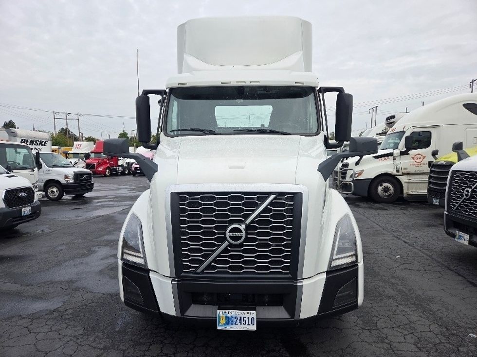 Day Cab Tractor-Heavy Duty Tractors-Volvo-2021-VNL64T300-Kent-WA-232,715\n\t\tmiles-$ 69,000 - Image 2
