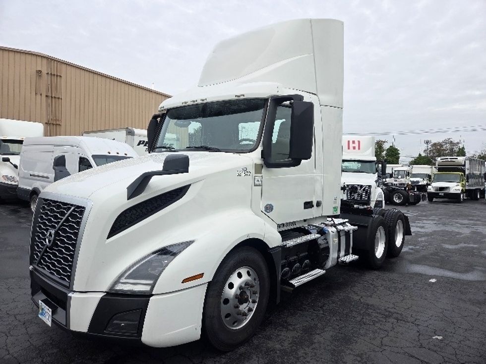 Day Cab Tractor-Heavy Duty Tractors-Volvo-2021-VNL64T300-Kent-WA-232,715\n\t\tmiles-$ 69,000 - Image 3