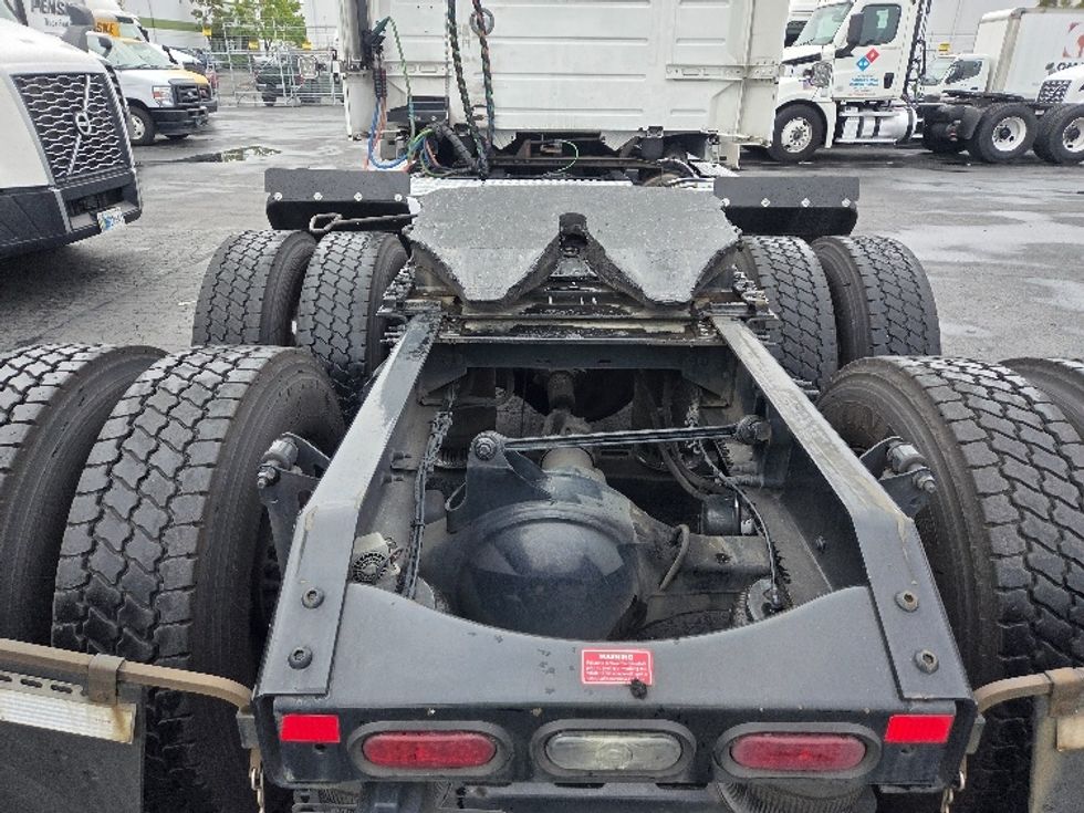 Day Cab Tractor-Heavy Duty Tractors-Volvo-2021-VNL64T300-Kent-WA-232,715\n\t\tmiles-$ 69,000 - Image 6