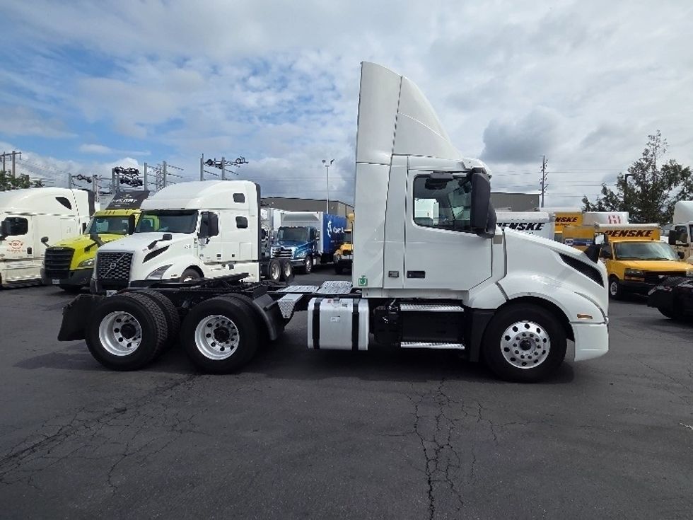 Day Cab Tractor-Heavy Duty Tractors-Volvo-2021-VNL64T300-Kent-WA-232,715\n\t\tmiles-$ 69,000 - Image 8