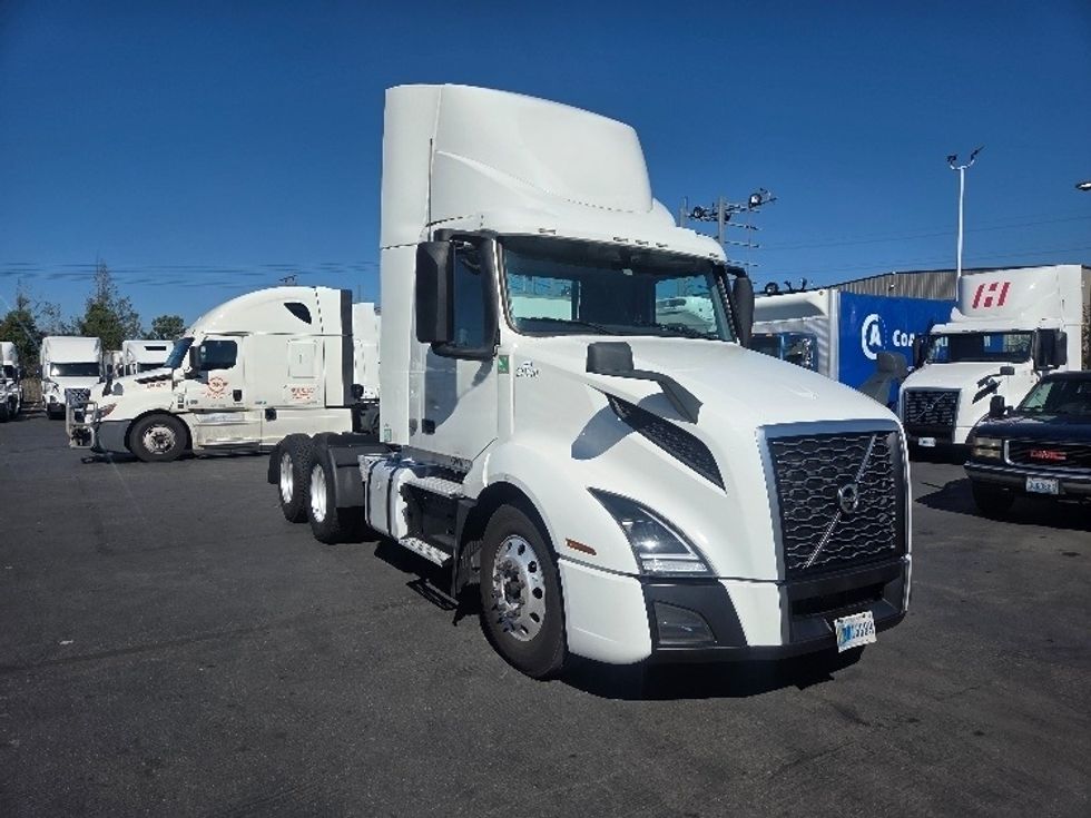 Day Cab Tractor-Heavy Duty Tractors-Volvo-2021-VNL64T300-Kent-WA-243,644\n\t\tmiles-$ 67,750 - Image 1