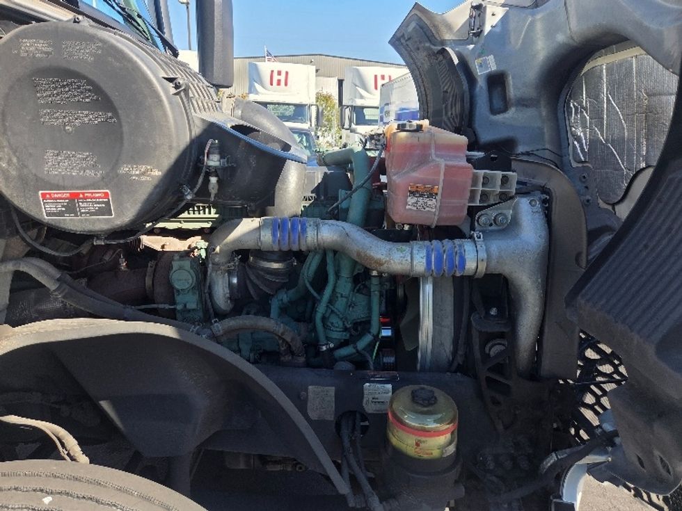 Day Cab Tractor-Heavy Duty Tractors-Volvo-2021-VNL64T300-Kent-WA-243,644\n\t\tmiles-$ 67,750 - Image 15