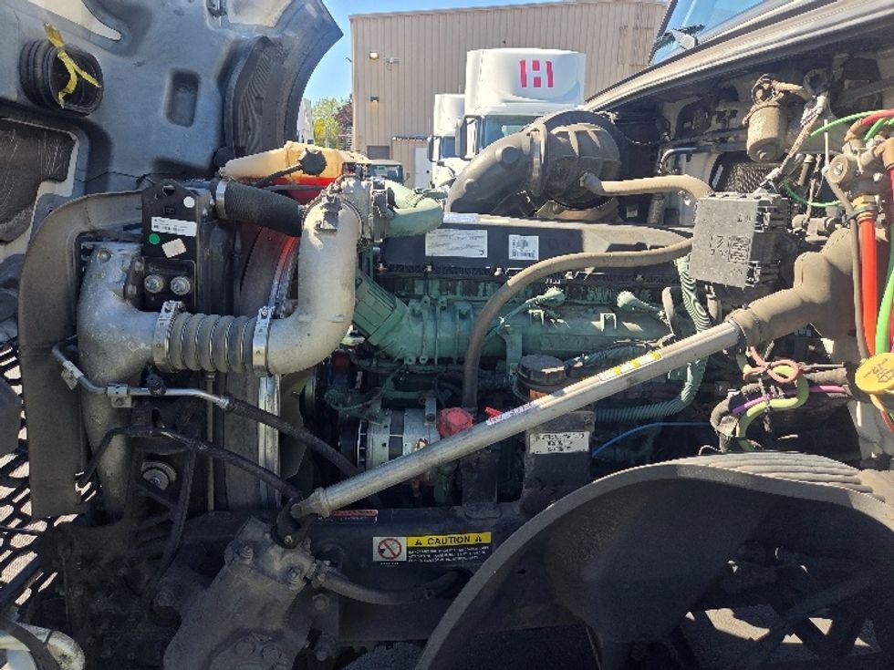 Day Cab Tractor-Heavy Duty Tractors-Volvo-2021-VNL64T300-Kent-WA-243,644\n\t\tmiles-$ 67,750 - Image 16