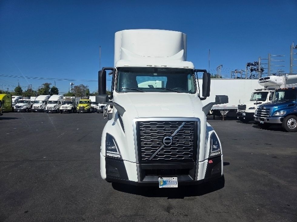 Day Cab Tractor-Heavy Duty Tractors-Volvo-2021-VNL64T300-Kent-WA-243,644\n\t\tmiles-$ 67,750 - Image 2