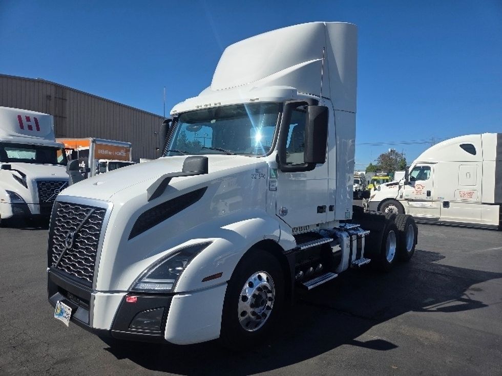 Day Cab Tractor-Heavy Duty Tractors-Volvo-2021-VNL64T300-Kent-WA-243,644\n\t\tmiles-$ 67,750 - Image 3
