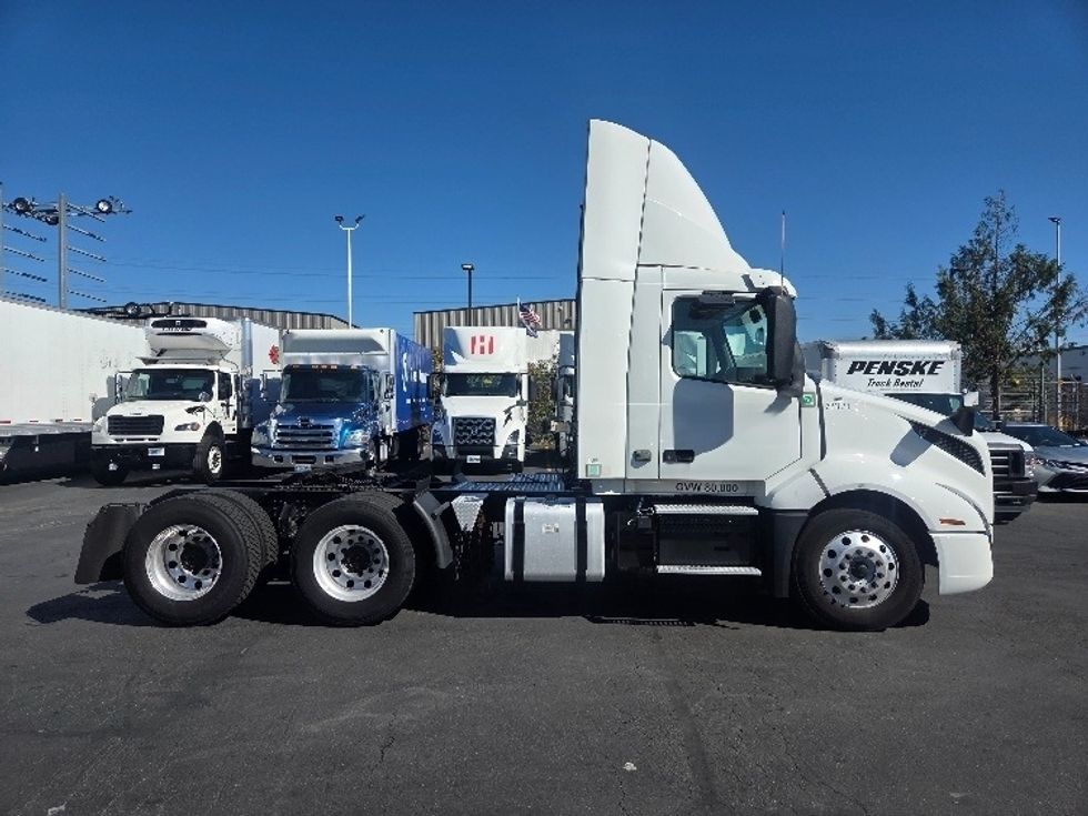 Day Cab Tractor-Heavy Duty Tractors-Volvo-2021-VNL64T300-Kent-WA-243,644\n\t\tmiles-$ 67,750 - Image 8