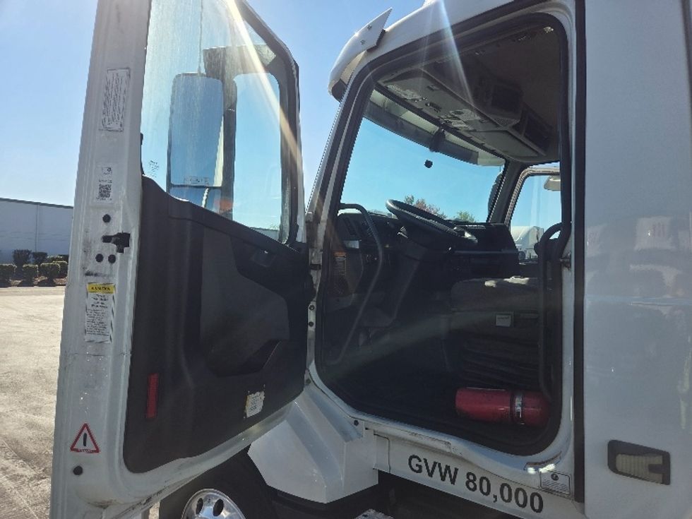 Day Cab Tractor-Heavy Duty Tractors-Volvo-2021-VNL64T300-Kent-WA-243,644\n\t\tmiles-$ 67,750 - Image 9