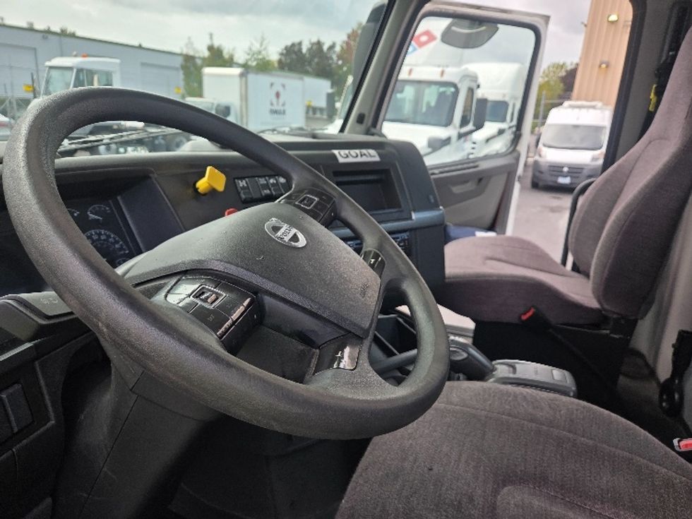 Day Cab Tractor-Heavy Duty Tractors-Volvo-2021-VNL64T300-Kent-WA-243,883\n\t\tmiles-$ 67,750 - Image 10