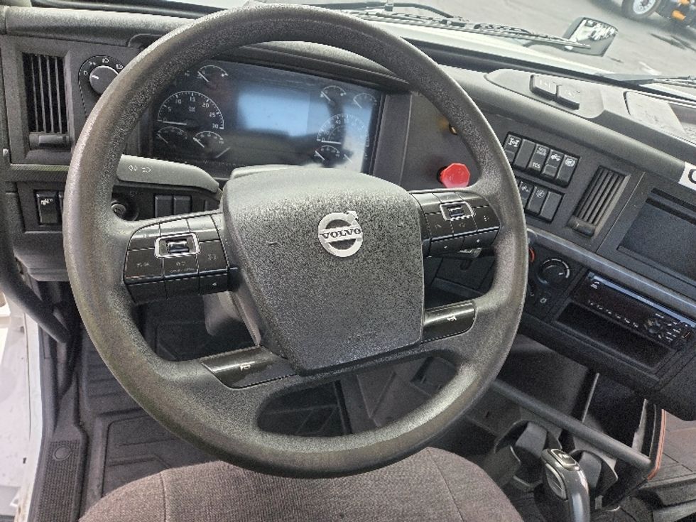 Day Cab Tractor-Heavy Duty Tractors-Volvo-2021-VNL64T300-Kent-WA-243,883\n\t\tmiles-$ 67,750 - Image 11