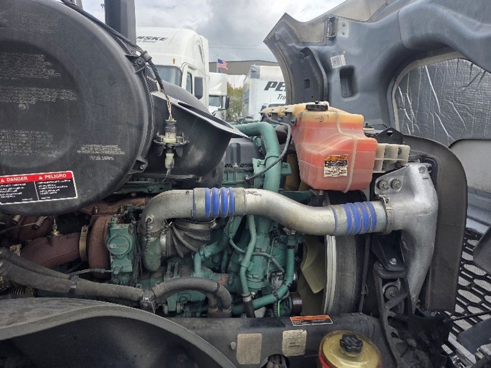 Day Cab Tractor-Heavy Duty Tractors-Volvo-2021-VNL64T300-Kent-WA-243,883\n\t\tmiles-$ 67,750 - Image 15