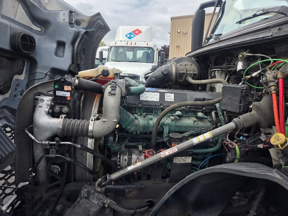 Day Cab Tractor-Heavy Duty Tractors-Volvo-2021-VNL64T300-Kent-WA-243,883\n\t\tmiles-$ 67,750 - Image 16