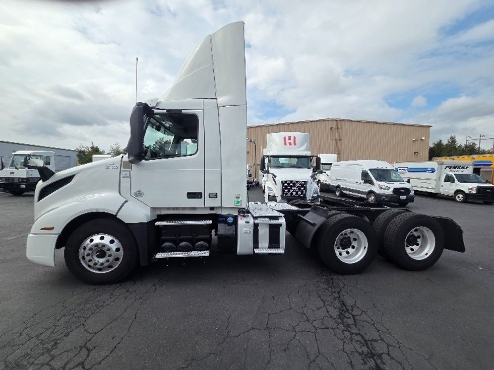 Day Cab Tractor-Heavy Duty Tractors-Volvo-2021-VNL64T300-Kent-WA-243,883\n\t\tmiles-$ 67,750 - Image 4