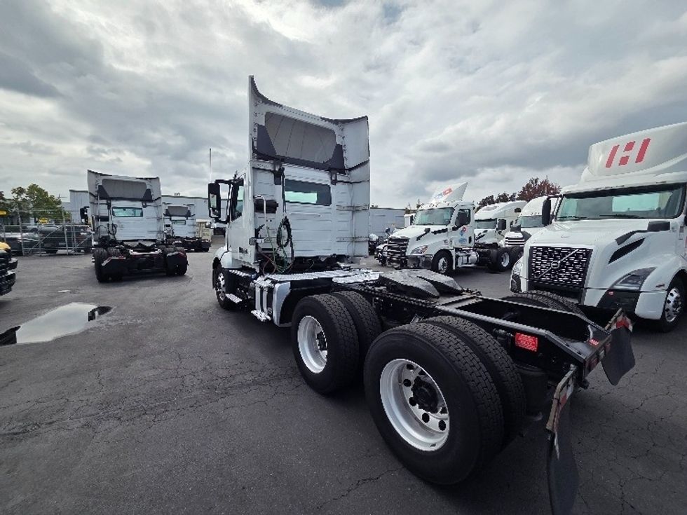 Day Cab Tractor-Heavy Duty Tractors-Volvo-2021-VNL64T300-Kent-WA-243,883\n\t\tmiles-$ 67,750 - Image 5