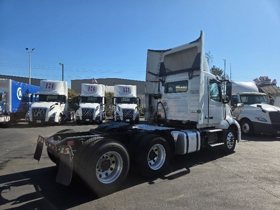 Day Cab Tractor-Heavy Duty Tractors-Volvo-2021-VNL64T300-Kent-WA-243,883\n\t\tmiles-$ 67,750 - Image 7
