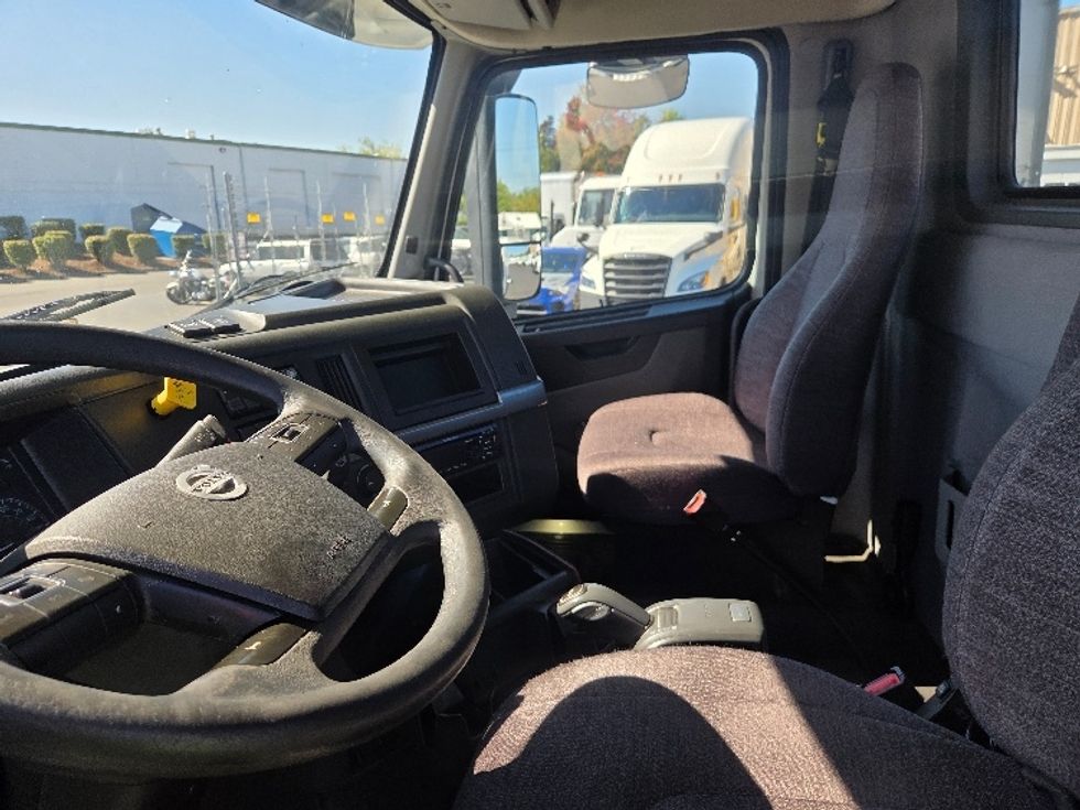 Day Cab Tractor-Heavy Duty Tractors-Volvo-2021-VNL64T300-Kent-WA-261,246\n\t\tmiles-$ 60,750 - Image 10