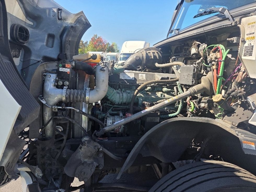 Day Cab Tractor-Heavy Duty Tractors-Volvo-2021-VNL64T300-Kent-WA-261,246\n\t\tmiles-$ 60,750 - Image 16