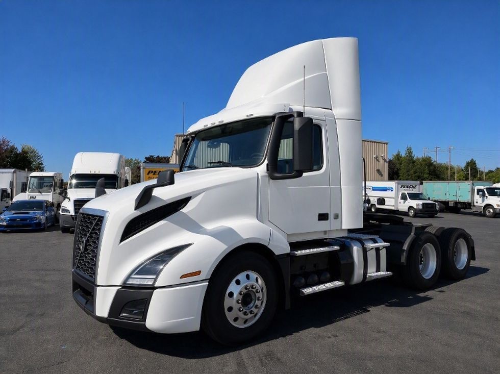 Day Cab Tractor-Heavy Duty Tractors-Volvo-2021-VNL64T300-Kent-WA-261,246\n\t\tmiles-$ 60,750 - Image 3