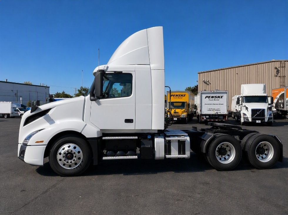 Day Cab Tractor-Heavy Duty Tractors-Volvo-2021-VNL64T300-Kent-WA-261,246\n\t\tmiles-$ 60,750 - Image 4