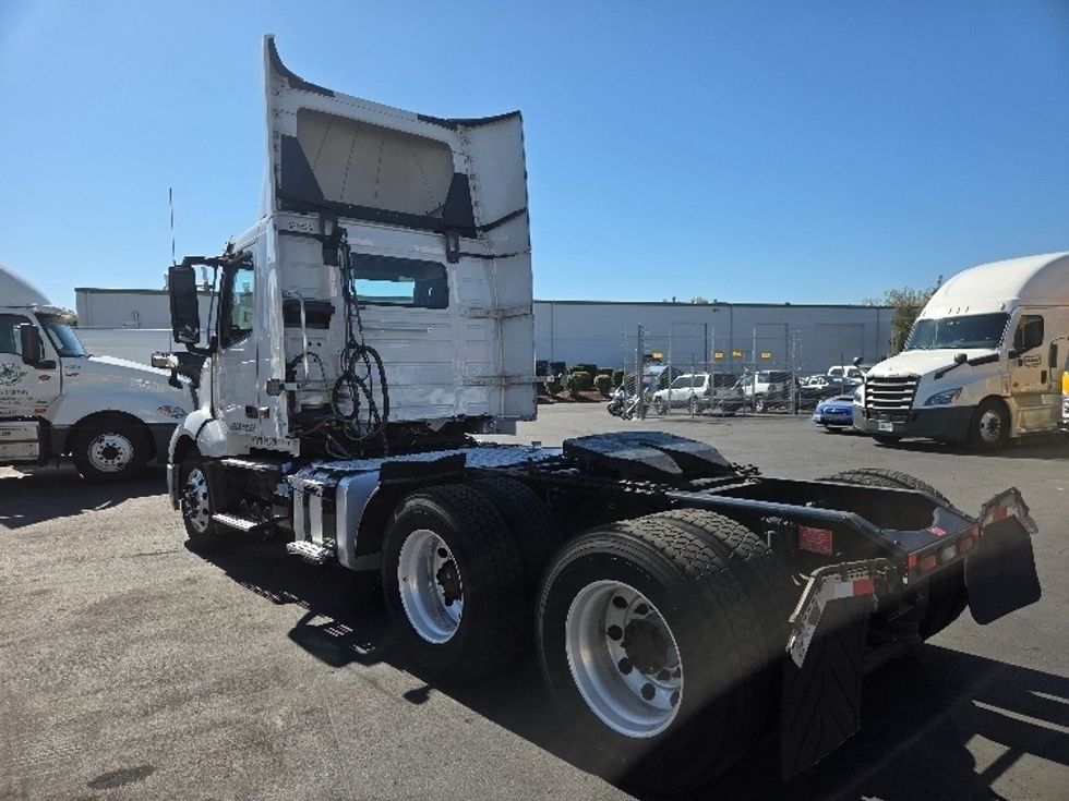Day Cab Tractor-Heavy Duty Tractors-Volvo-2021-VNL64T300-Kent-WA-261,246\n\t\tmiles-$ 60,750 - Image 5