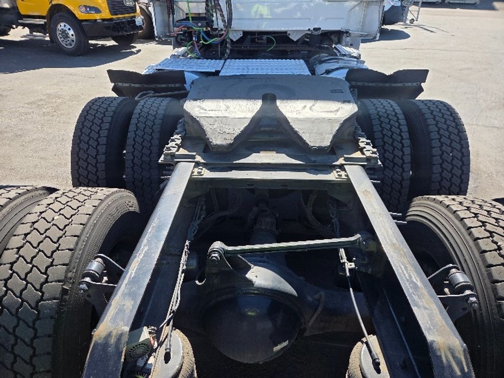 Day Cab Tractor-Heavy Duty Tractors-Volvo-2021-VNL64T300-Kent-WA-261,246\n\t\tmiles-$ 60,750 - Image 6