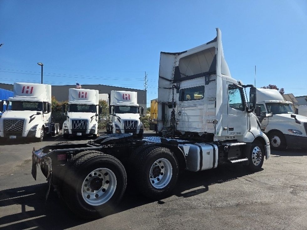Day Cab Tractor-Heavy Duty Tractors-Volvo-2021-VNL64T300-Kent-WA-261,246\n\t\tmiles-$ 60,750 - Image 7