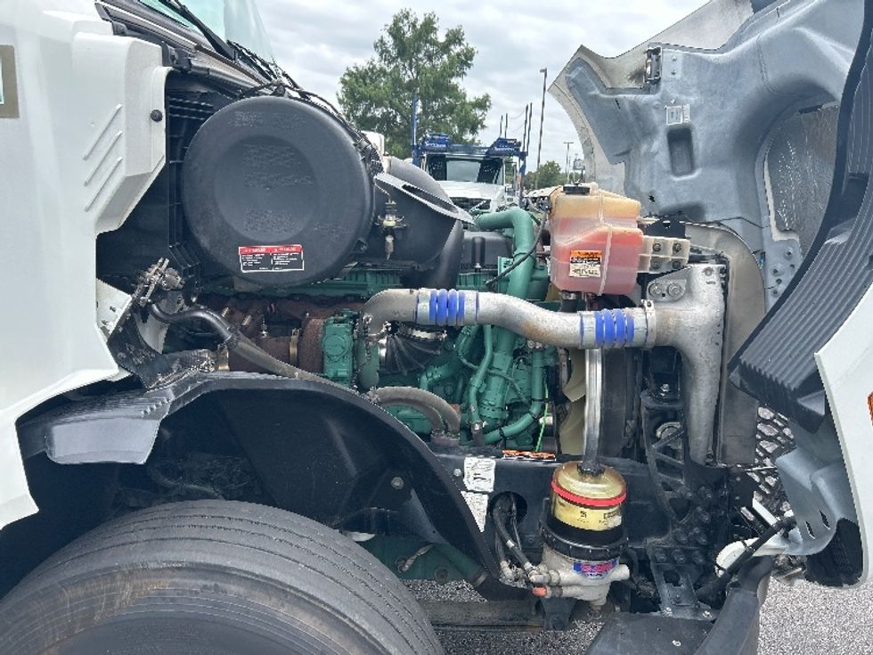 Day Cab Tractor-Heavy Duty Tractors-Volvo-2021-VNL64T300-Memphis-TN-210,158\n\t\tmiles-$ 66,000 - Image 15