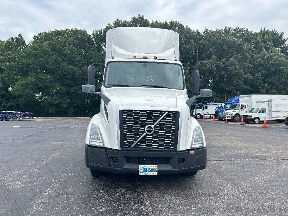 Day Cab Tractor-Heavy Duty Tractors-Volvo-2021-VNL64T300-Memphis-TN-210,158\n\t\tmiles-$ 66,000 - Image 2