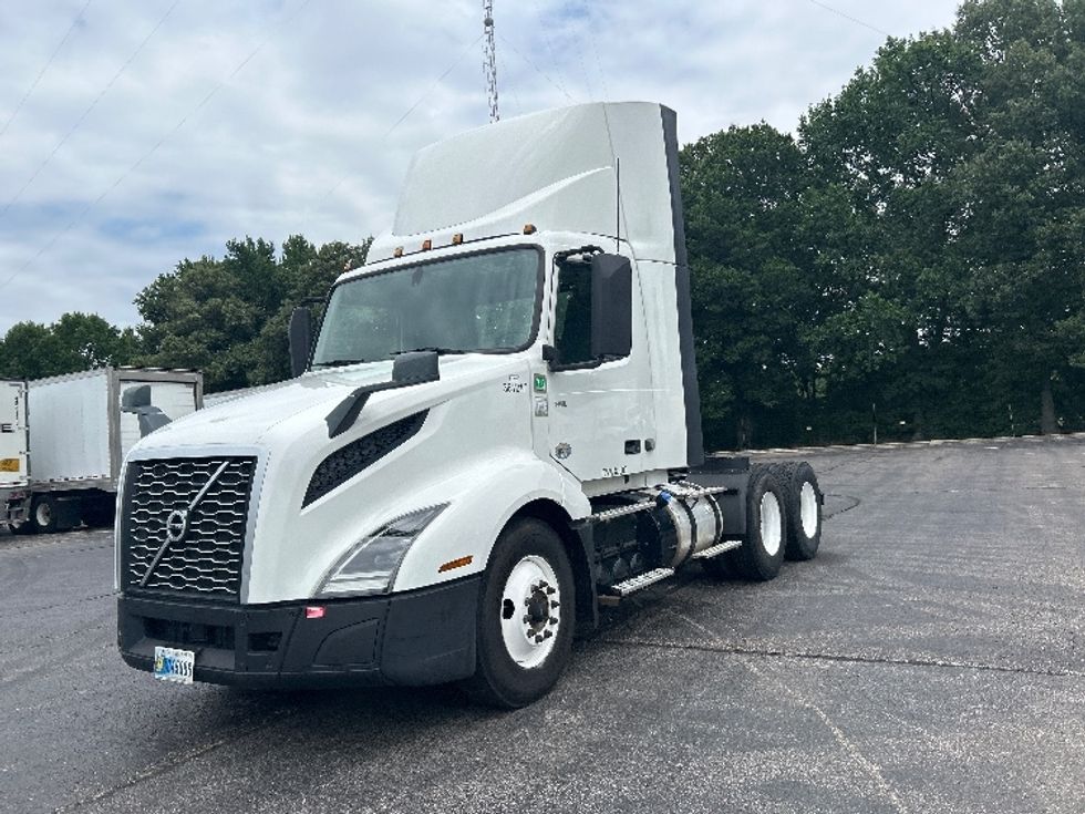 Day Cab Tractor-Heavy Duty Tractors-Volvo-2021-VNL64T300-Memphis-TN-210,158\n\t\tmiles-$ 66,000 - Image 3