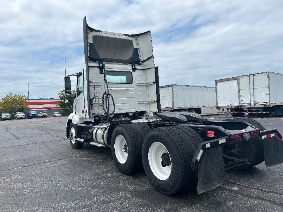 Day Cab Tractor-Heavy Duty Tractors-Volvo-2021-VNL64T300-Memphis-TN-210,158\n\t\tmiles-$ 66,000 - Image 5