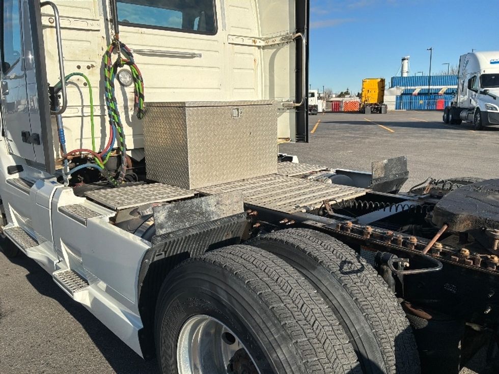 Day Cab Tractor-Heavy Duty Tractors-Volvo-2021-VNL64T300-Saint Laurent-PQ-271,901\n\t\tkm-$ 89,000 - Image 17