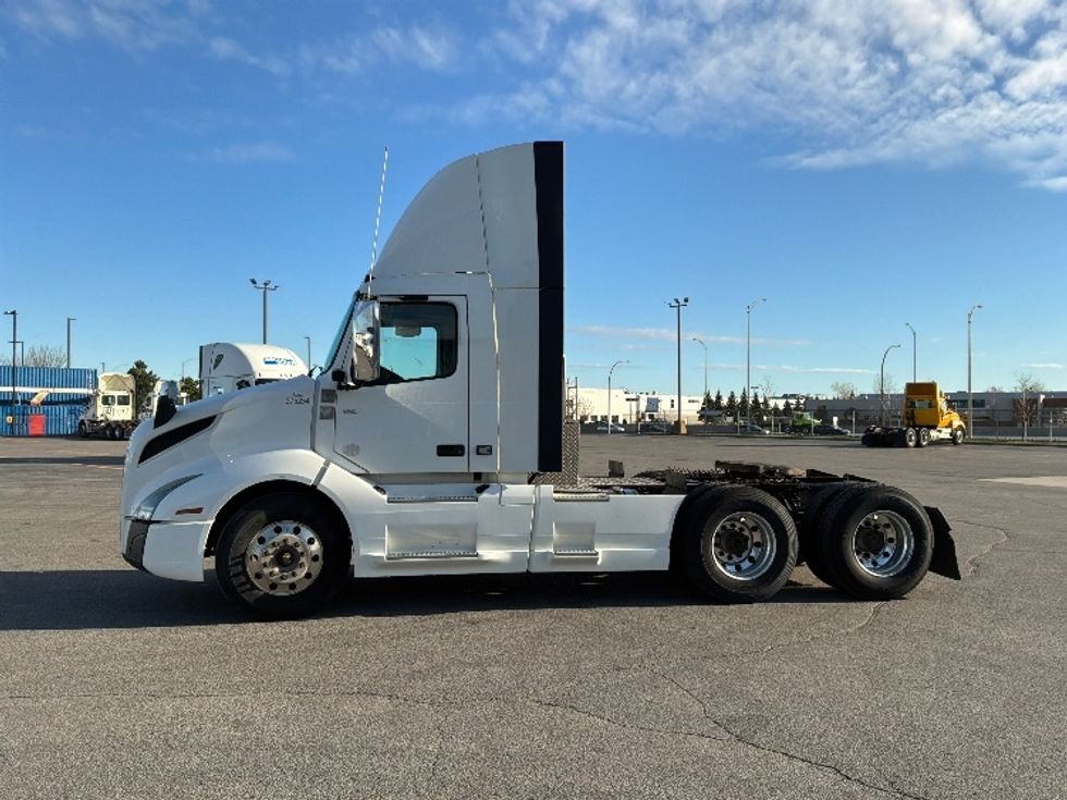 Day Cab Tractor-Heavy Duty Tractors-Volvo-2021-VNL64T300-Saint Laurent-PQ-271,901\n\t\tkm-$ 89,000 - Image 4