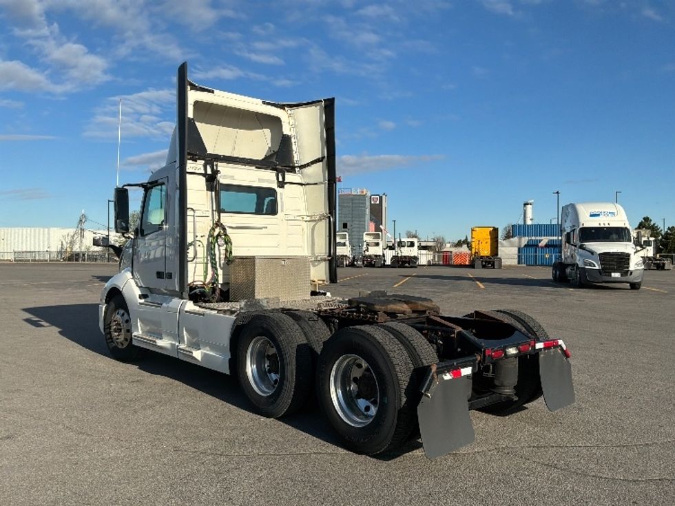 Day Cab Tractor-Heavy Duty Tractors-Volvo-2021-VNL64T300-Saint Laurent-PQ-271,901\n\t\tkm-$ 89,000 - Image 5