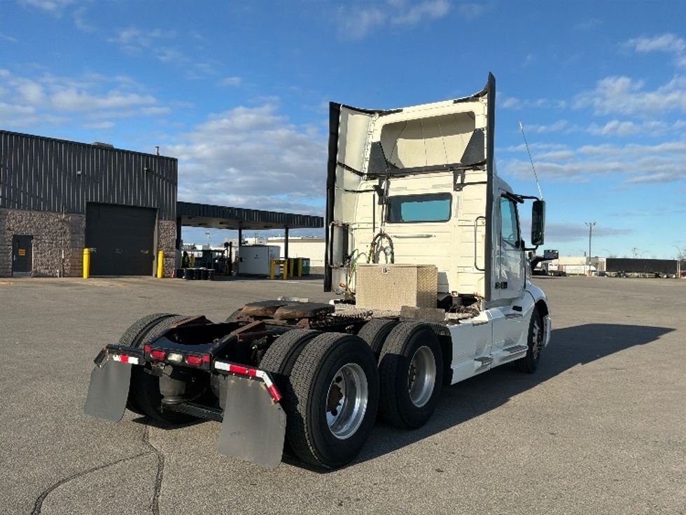 Day Cab Tractor-Heavy Duty Tractors-Volvo-2021-VNL64T300-Saint Laurent-PQ-271,901\n\t\tkm-$ 89,000 - Image 7