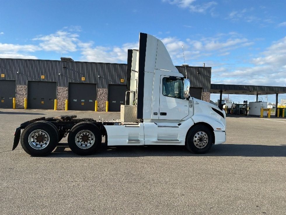Day Cab Tractor-Heavy Duty Tractors-Volvo-2021-VNL64T300-Saint Laurent-PQ-271,901\n\t\tkm-$ 89,000 - Image 8