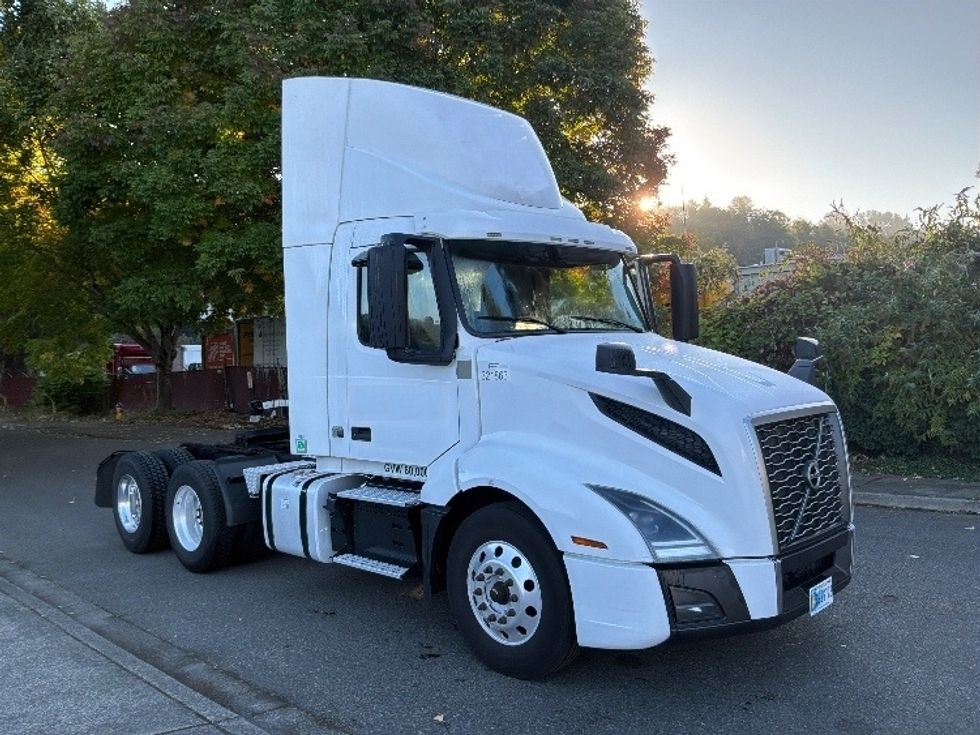 Day Cab Tractor-Heavy Duty Tractors-Volvo-2021-VNL64T300-Tukwila-WA-213,212\n\t\tmiles-$ 70,500 - Image 1