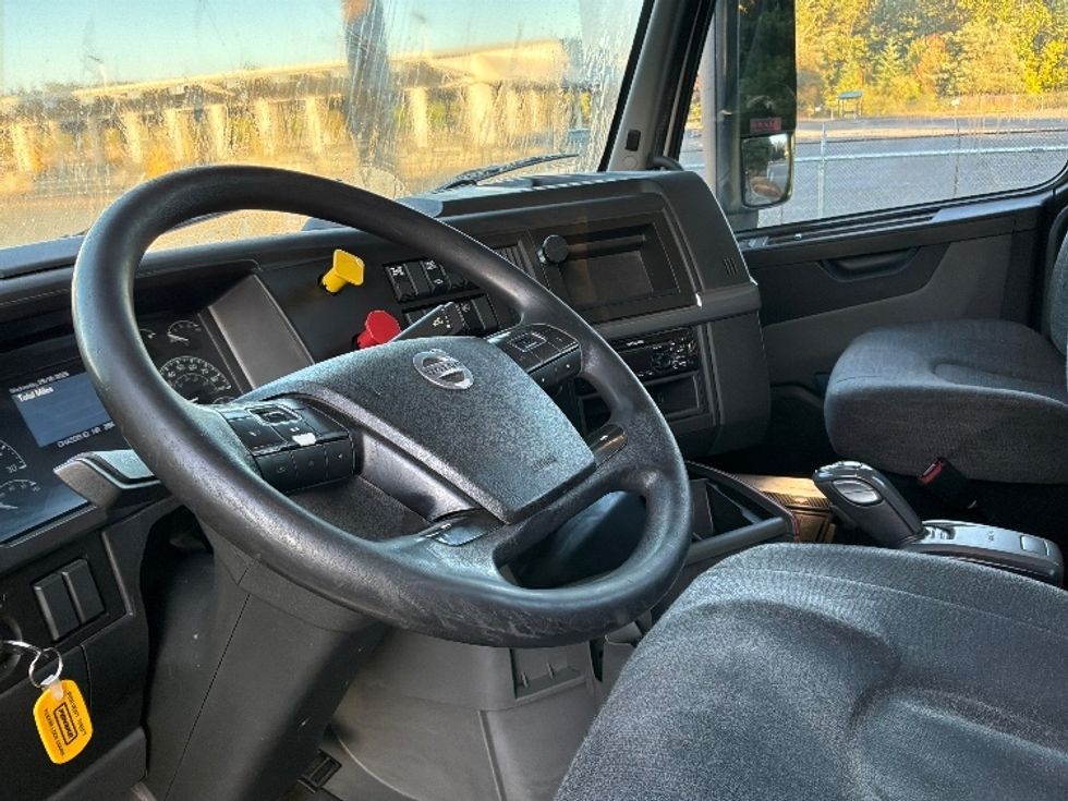 Day Cab Tractor-Heavy Duty Tractors-Volvo-2021-VNL64T300-Tukwila-WA-213,212\n\t\tmiles-$ 70,500 - Image 10