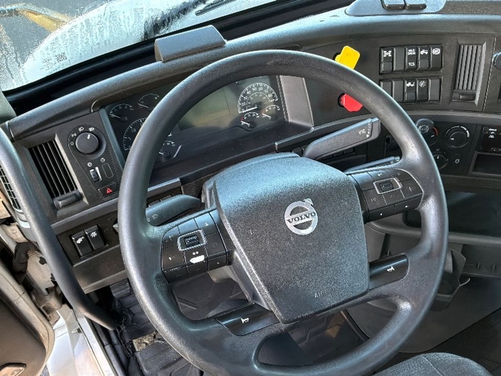 Day Cab Tractor-Heavy Duty Tractors-Volvo-2021-VNL64T300-Tukwila-WA-213,212\n\t\tmiles-$ 70,500 - Image 11