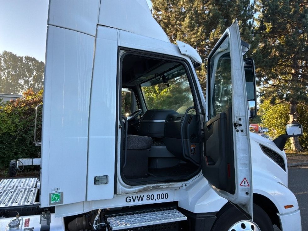 Day Cab Tractor-Heavy Duty Tractors-Volvo-2021-VNL64T300-Tukwila-WA-213,212\n\t\tmiles-$ 70,500 - Image 12
