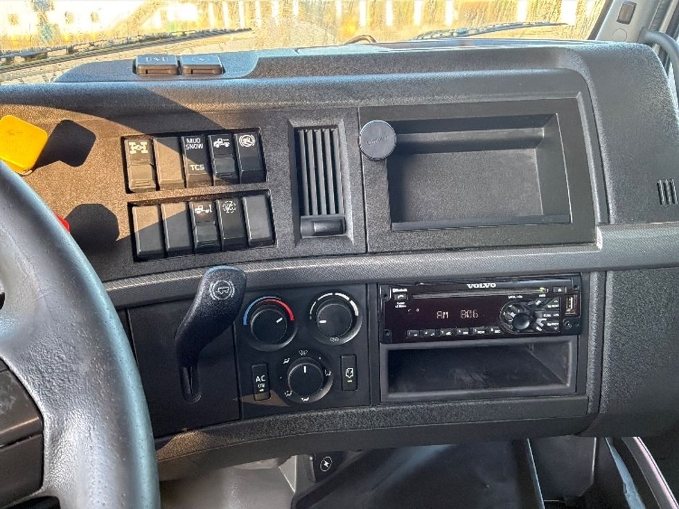 Day Cab Tractor-Heavy Duty Tractors-Volvo-2021-VNL64T300-Tukwila-WA-213,212\n\t\tmiles-$ 70,500 - Image 18
