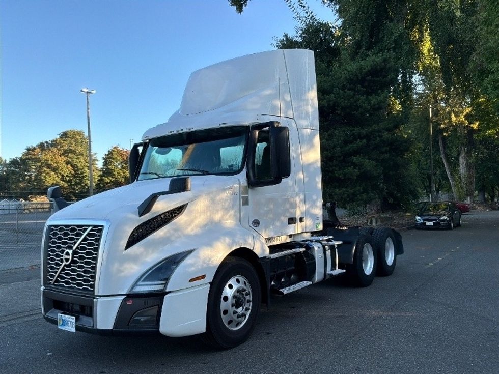 Day Cab Tractor-Heavy Duty Tractors-Volvo-2021-VNL64T300-Tukwila-WA-213,212\n\t\tmiles-$ 70,500 - Image 3