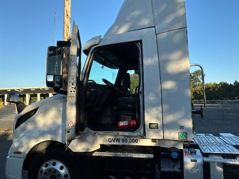Day Cab Tractor-Heavy Duty Tractors-Volvo-2021-VNL64T300-Tukwila-WA-213,212\n\t\tmiles-$ 70,500 - Image 9