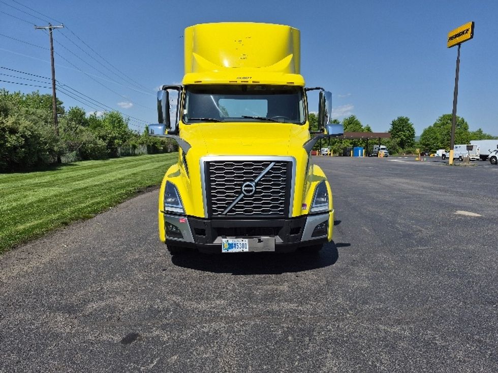 Day Cab Tractor-Heavy Duty Tractors-Volvo-2021-VNL64T300-White Deer-PA-537,081\n\t\tmiles-$ 37,500 - Image 2