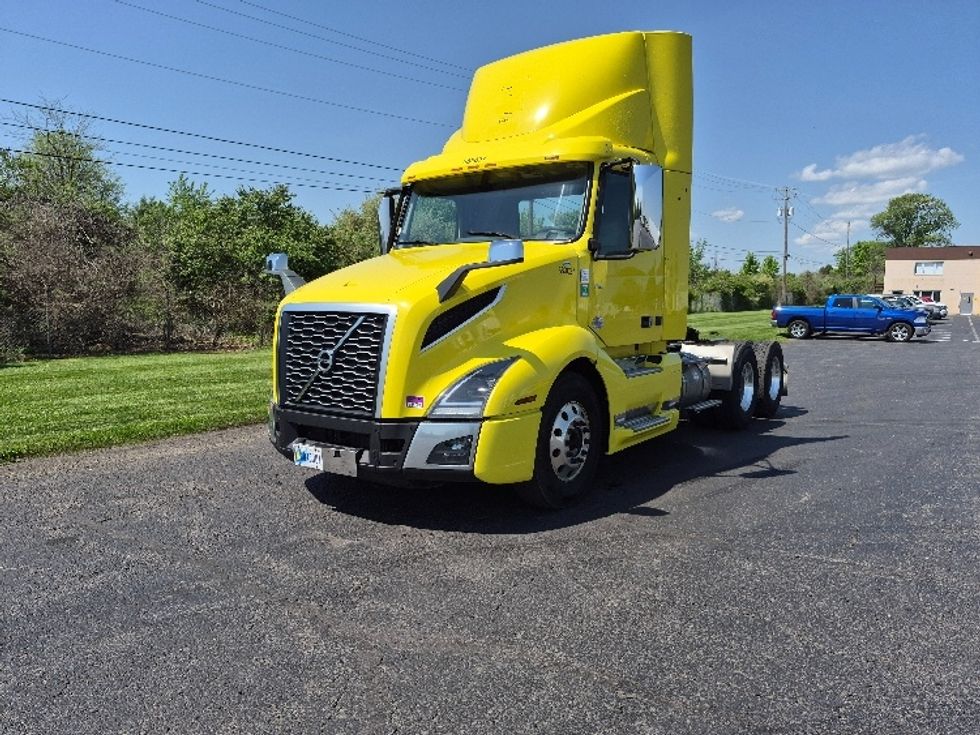 Day Cab Tractor-Heavy Duty Tractors-Volvo-2021-VNL64T300-White Deer-PA-537,081\n\t\tmiles-$ 37,500 - Image 3