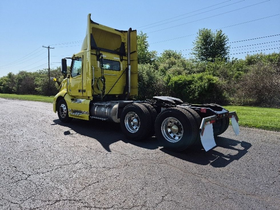 Day Cab Tractor-Heavy Duty Tractors-Volvo-2021-VNL64T300-White Deer-PA-537,081\n\t\tmiles-$ 37,500 - Image 5