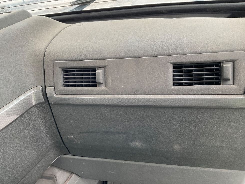 Day Cab Tractor-Heavy Duty Tractors-Volvo-2021-VNR42300-Kansas City-MO-217,721\n\t\tmiles-$ 36,250 - Image 13