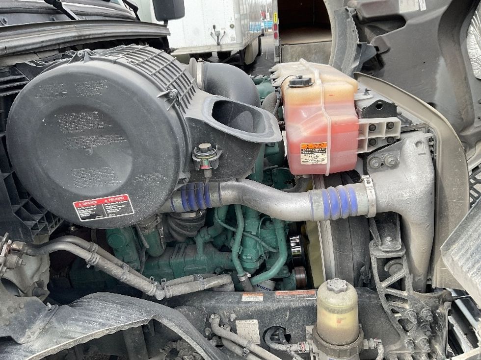 Day Cab Tractor-Heavy Duty Tractors-Volvo-2021-VNR42300-Kansas City-MO-217,721\n\t\tmiles-$ 36,250 - Image 15