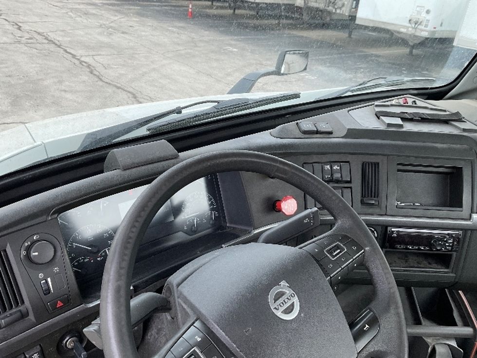 Day Cab Tractor-Heavy Duty Tractors-Volvo-2021-VNR42300-Kansas City-MO-225,063\n\t\tmiles-$ 36,000 - Image 11